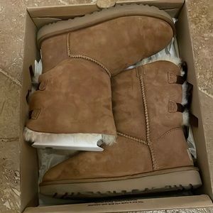 Only worn once! Brand new bow tie UGGS!